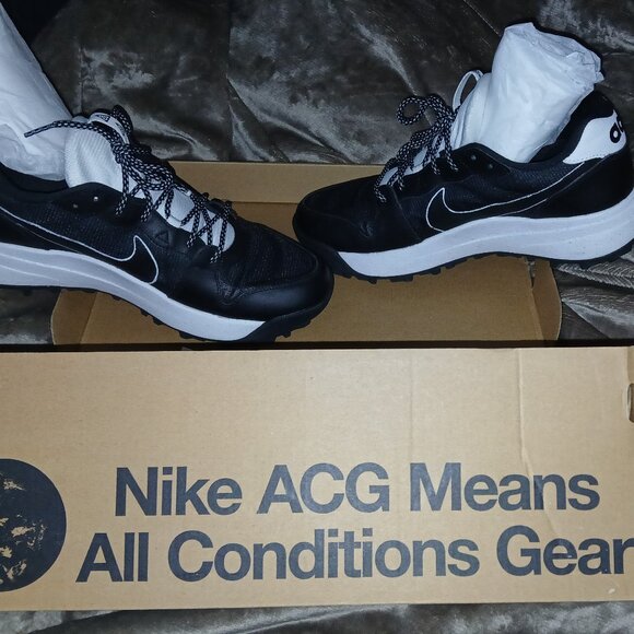 Nike ACG's New, Still in box, Size 11, Artistically Customized - Picture 2 of 14